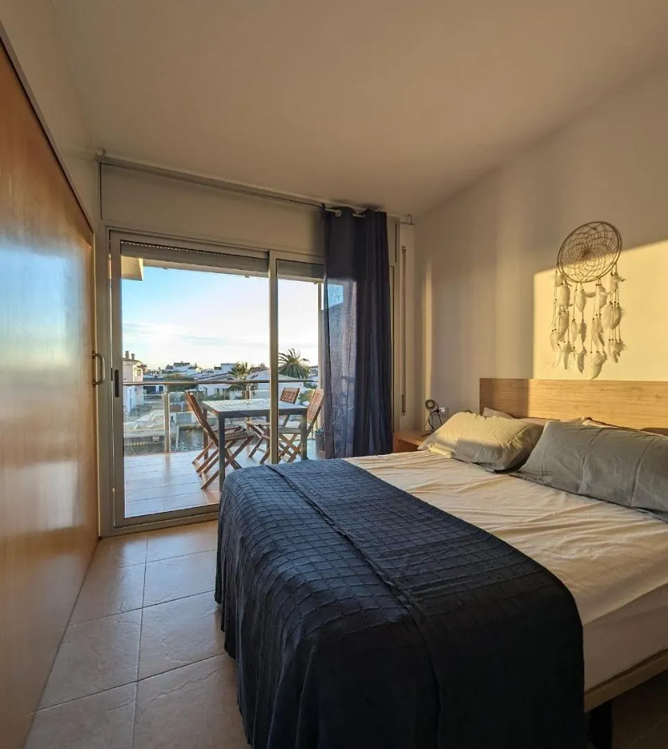 Apartamento En Roses Vistas Al Canal Apartment