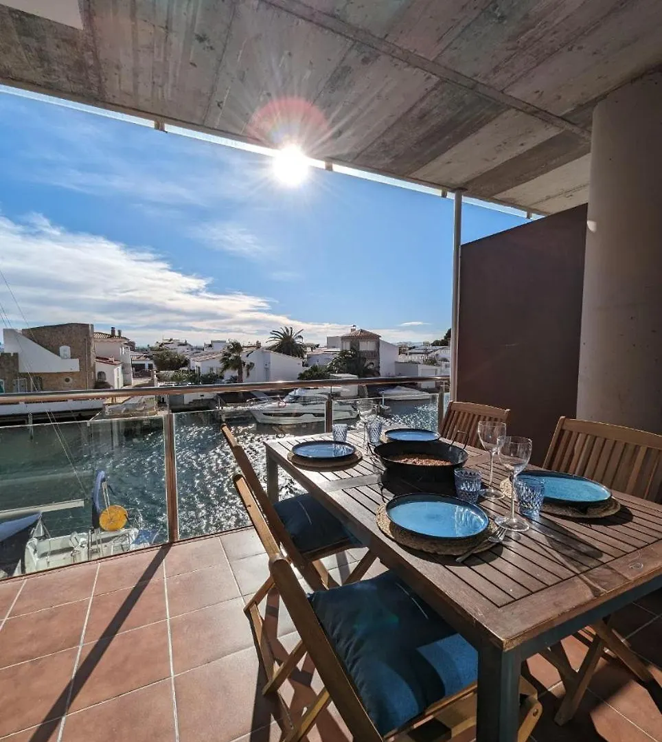 Apartamento En Roses Vistas Al Canal